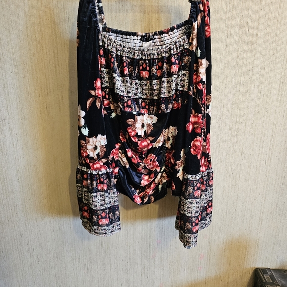 Venus Velvet Floral Print Top - Picture 6 of 6